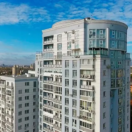 Near Lukyanovka Square קייב